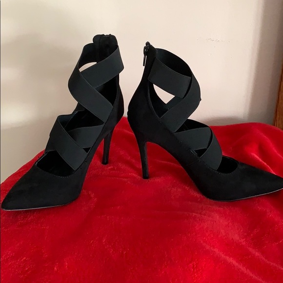 Wild Diva Shoes - Wild Diva black strapped heels